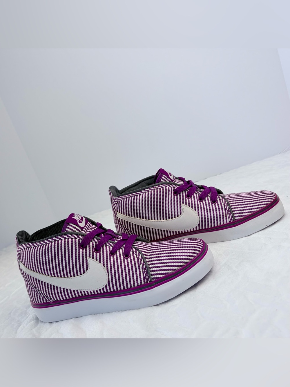 Nike Toki Berry purple striped high top sneakers Women’s Size US 6.5